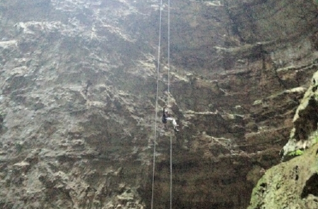  Rappelling in the void 